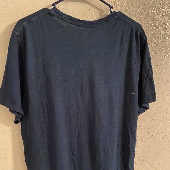 Old Navy Men’s Graphic Shirt - Picture 2 of 2